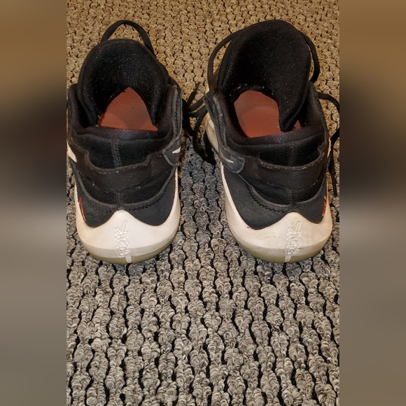 Boys size 7 Nike Sneakers. - Picture 4 of 4